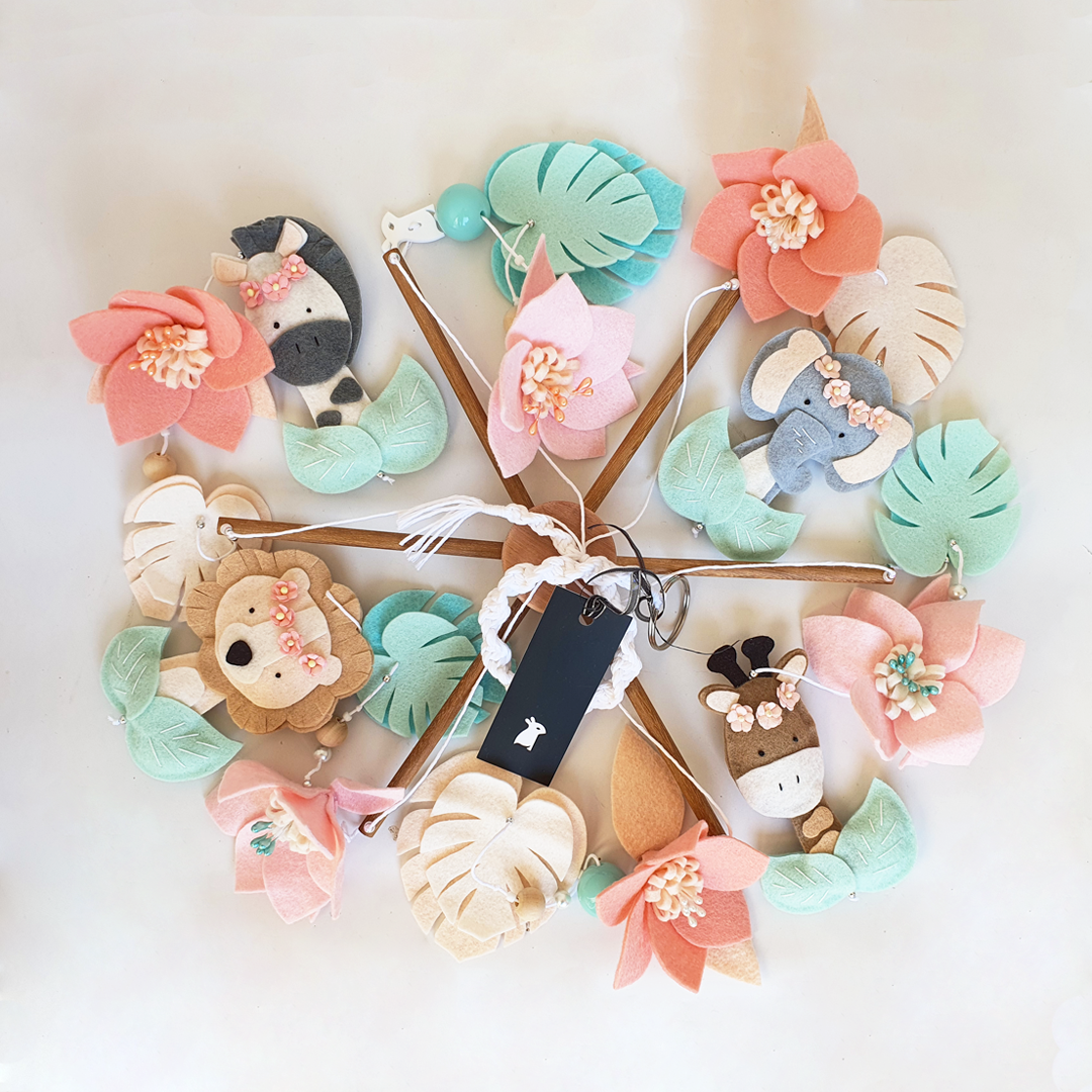 Bosveld meisie baby mobile